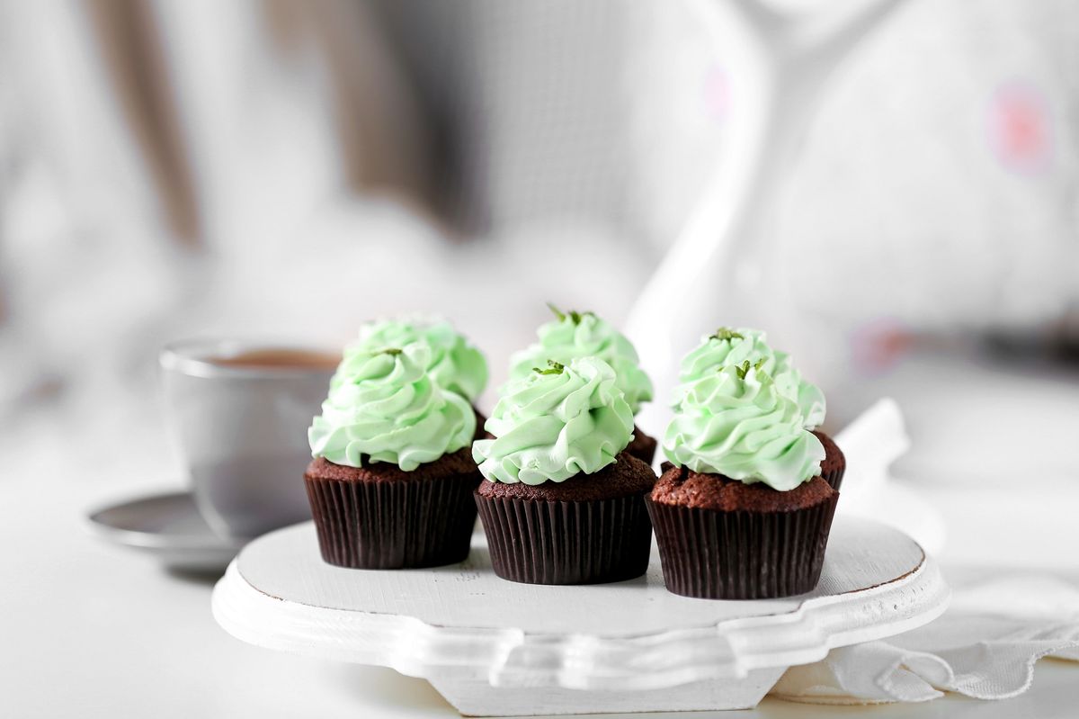 Schokoladen-Cupcakes mit Minze-Frosting