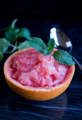 Food-Trend: Eis zum Fr&#xFC;hst&#xFC;ck z.B. in der Grapefruit