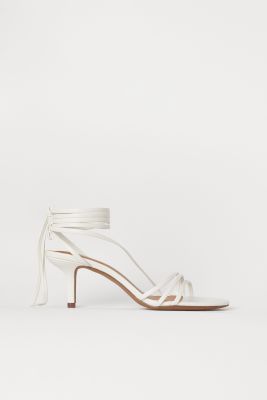 Weiße Riemchen-Sandaletten von H&M, 34,99 €