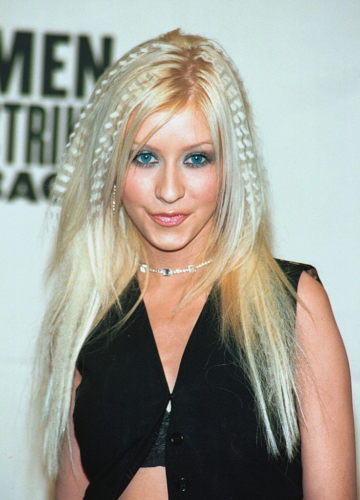 Modetrends der 90er: Christina Aguilera mit gekreppten Haare