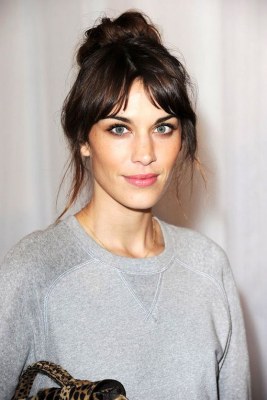 Alexa Chung mit Messy Bun