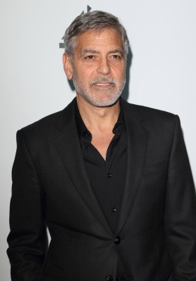 Georges Clooney mit kurzen Haaren