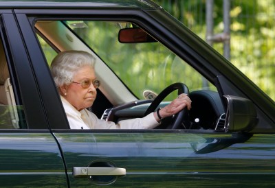 Queen Elisabeth II. darf einen Bleifuß haben