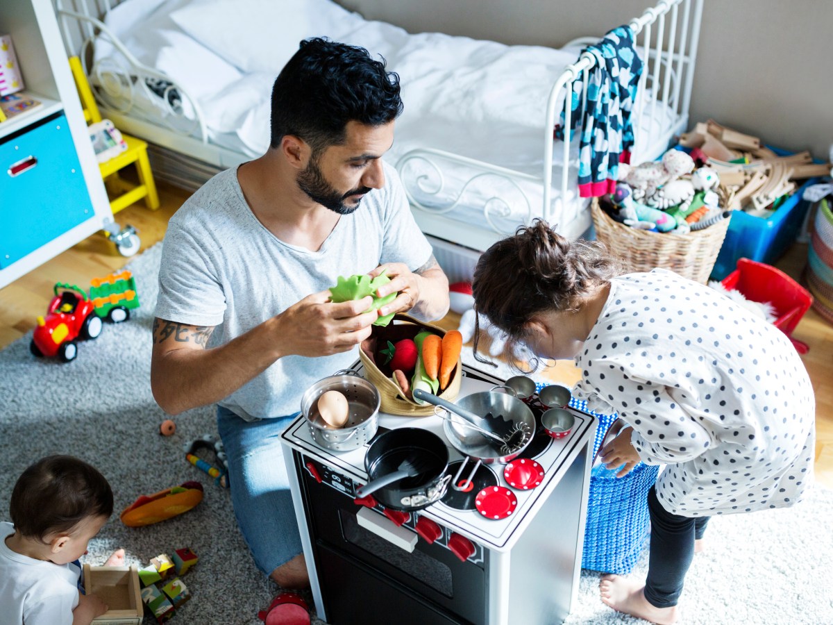 Krebs-Väter spielen super gerne mit ihren Kindern