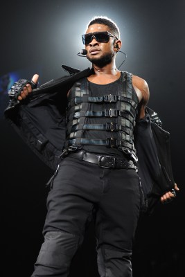 2010: Usher