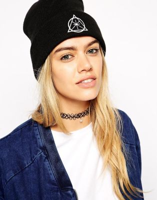 Tattoo-Kette mit Anhänger von Asos, 7,49 €