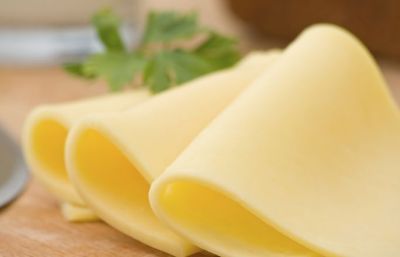 1 Scheibe Käse (30 g) im Schnitt: 8 g Eiweiß