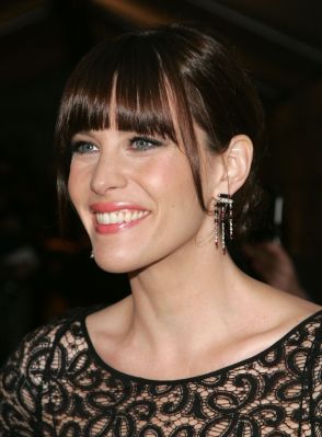 Ponyfrisuren für ovale Gesichter: Liv Tyler