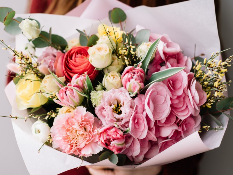 Blumenstrauß passend zum Muttertag und Sternzeichen