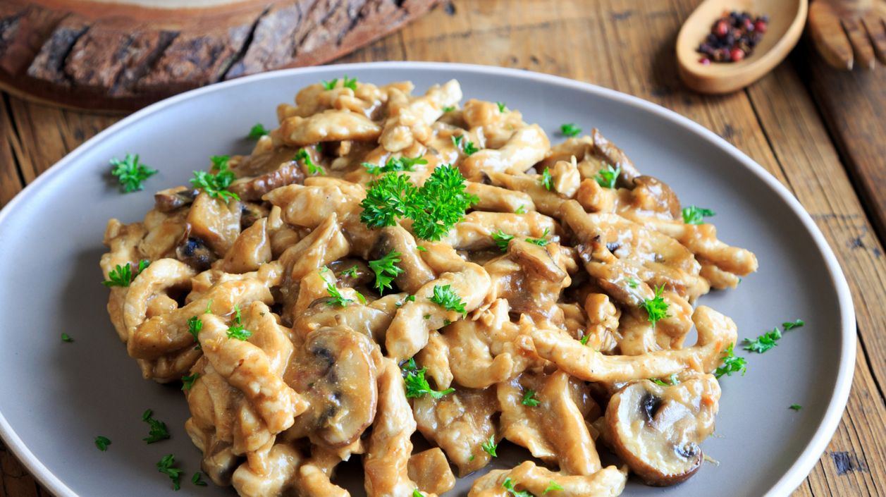 Hähnchengeschnetzeltes mit selbst gemachten Spätzle: Deftiges zum ...