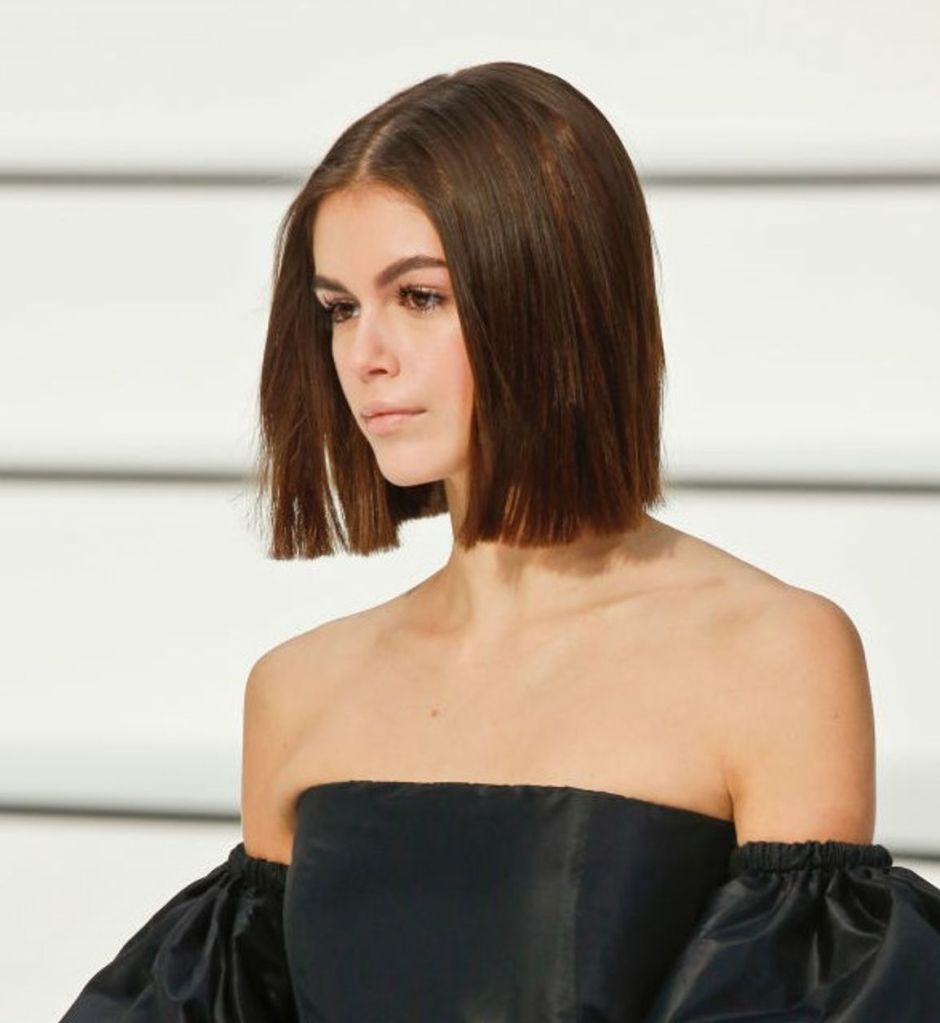 Kaia Gerber mit sleek chunky Bob.