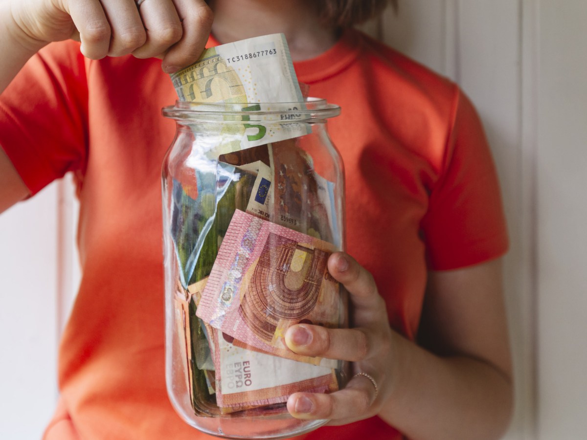Wie viel Bargeld sollte ich zu Hause haben?