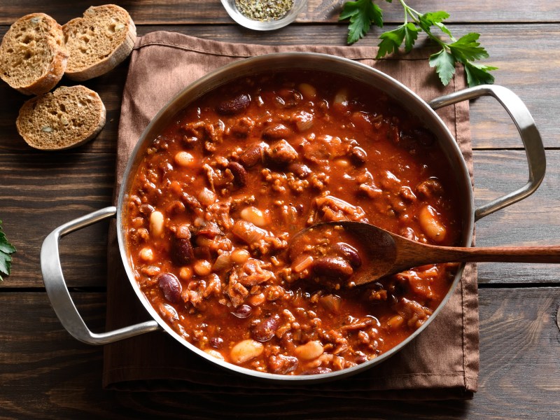 Topf mit Hackfleisch-Bohnen-Eintopf
