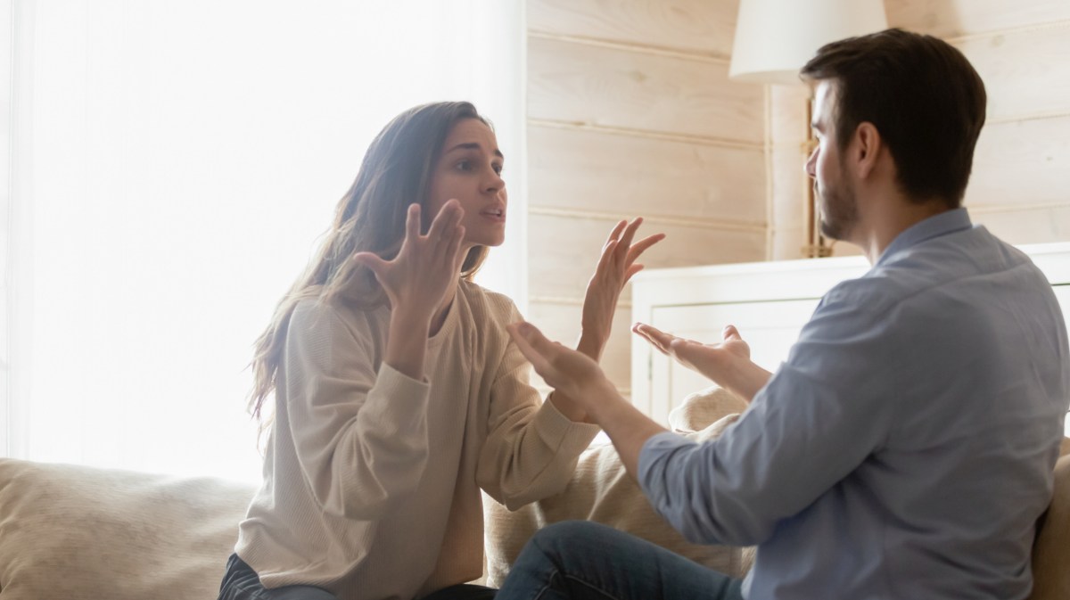 Frau und Mann streiten sich