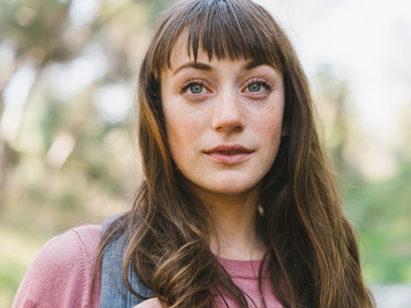 Portrait einer dunkelhaarigen Frau