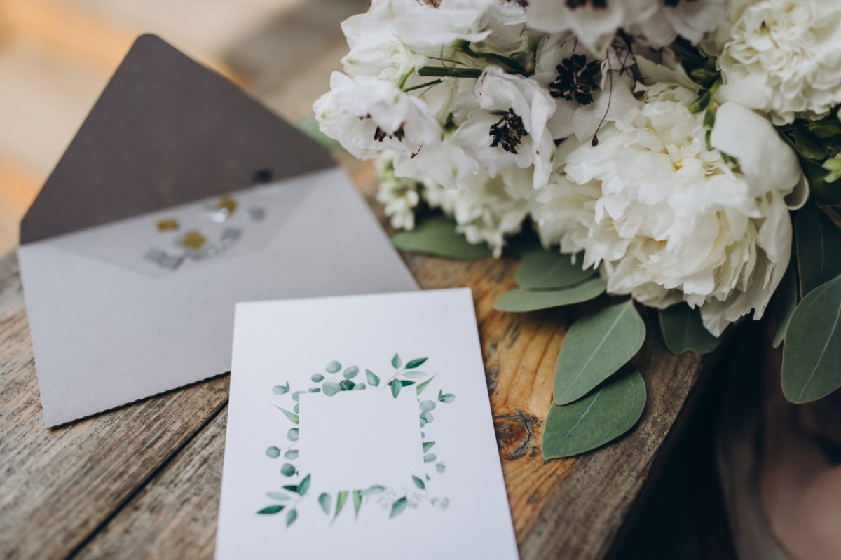 Eine leere Glückwunschkarte zur Hochzeit