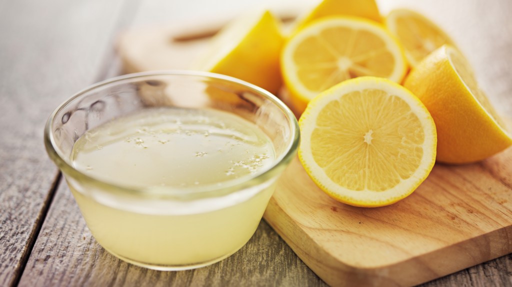 Wirksames Hausmittel gegen Ameisen; Zitronen und Zitronensaft