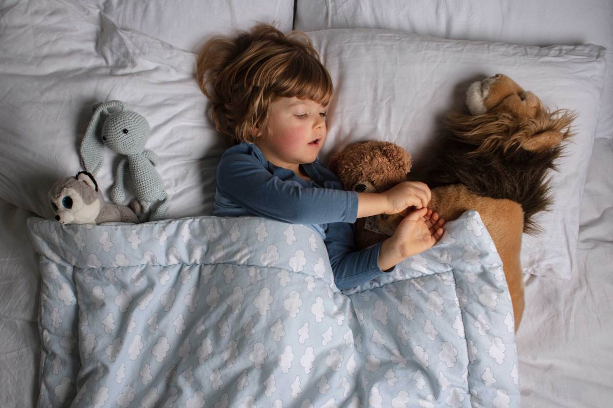 Wie kann man sein Kind an sein eigenes Bett gewöhnen, ohne dass Tränen fließen müssen?