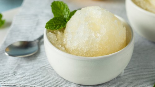 Minz-Limetten-Sorbet: Aromatische Erfrischung für warme Tage - gofeminin