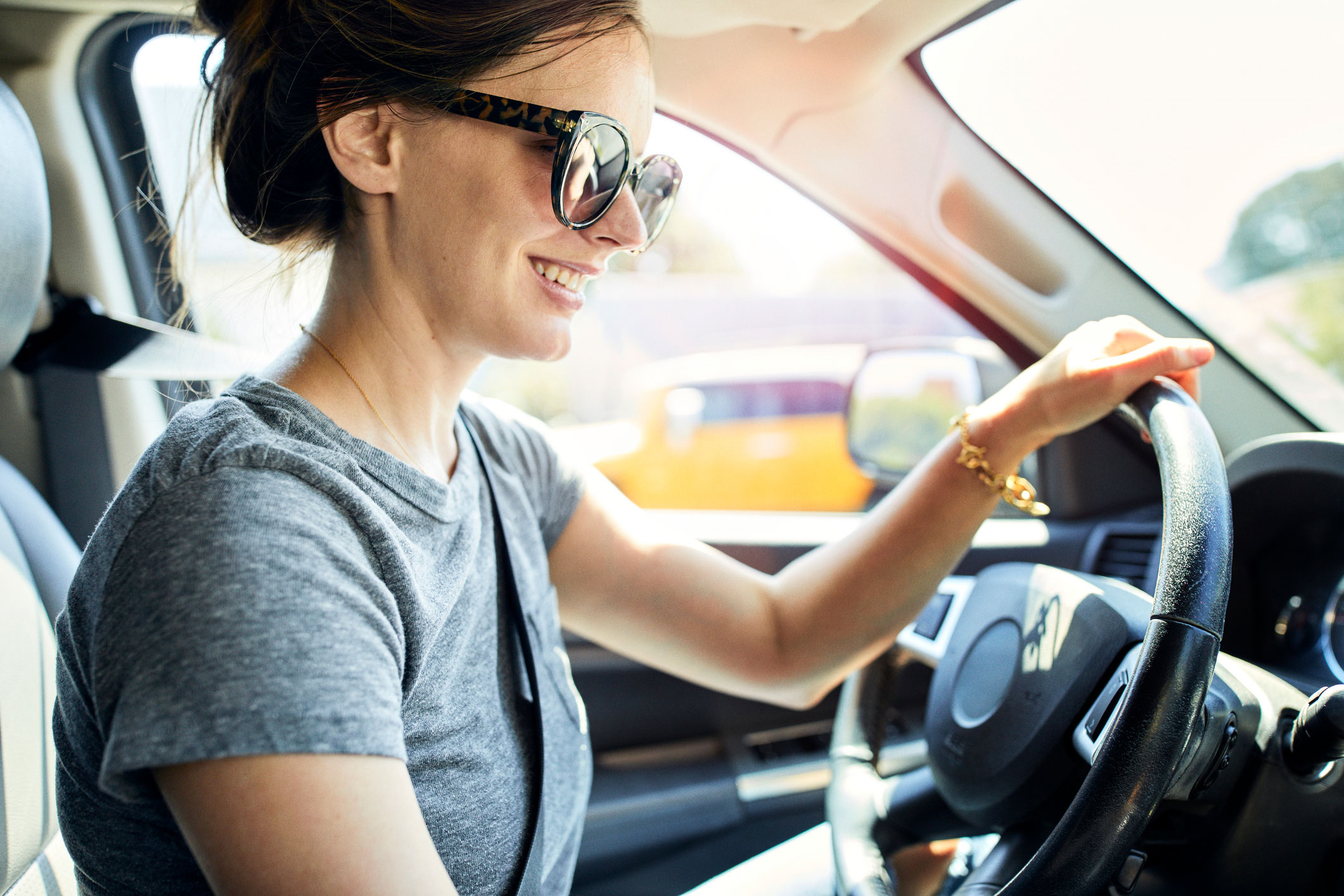 Ist Autofahren mit Sonnenbrille erlaubt?