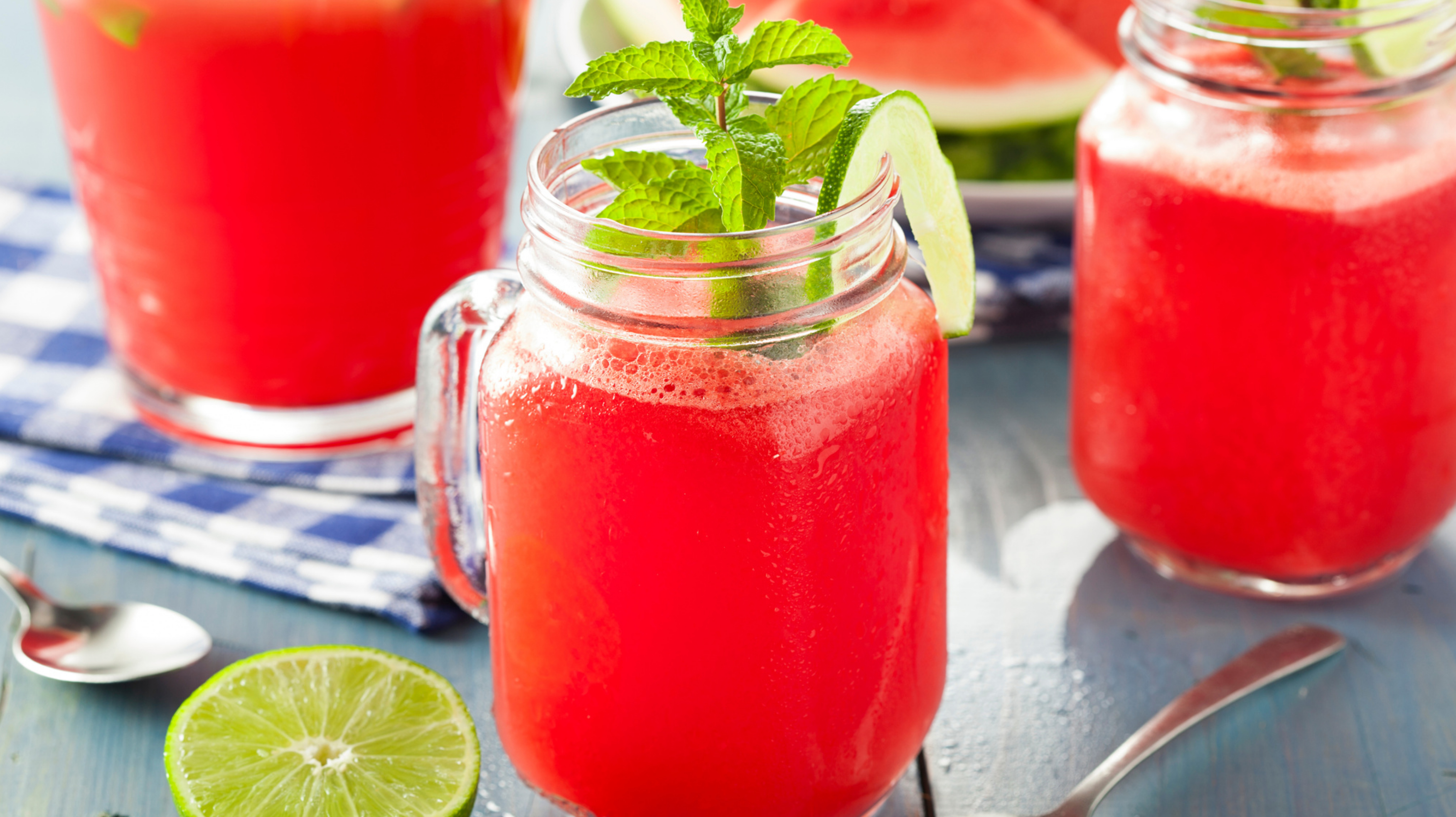 Agua-Fresca-mit-Wassermelone-Gurke-Pfirsich-Diese-3-Sommerdrinks-sind-besser-als-jede-Limo