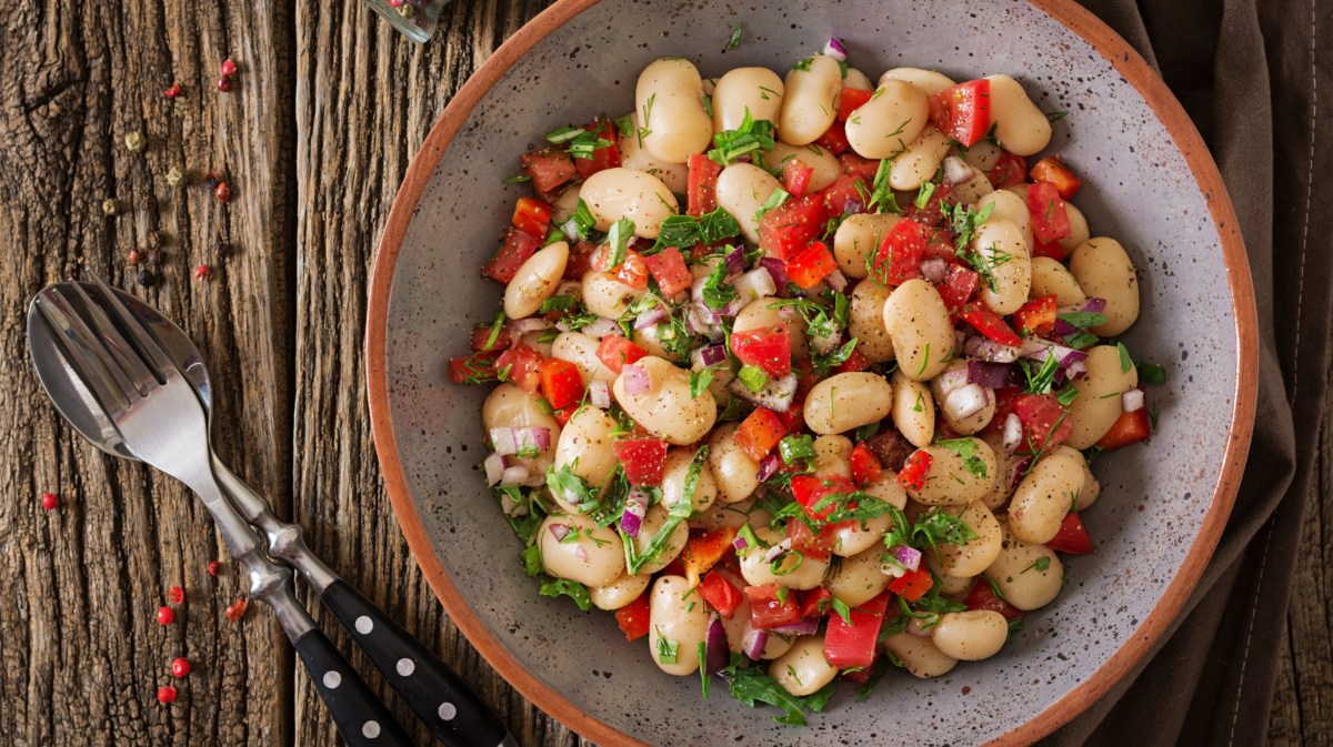 Veganer Bohnensalat nach griechischer Art: In 10 Minuten fertig - gofeminin