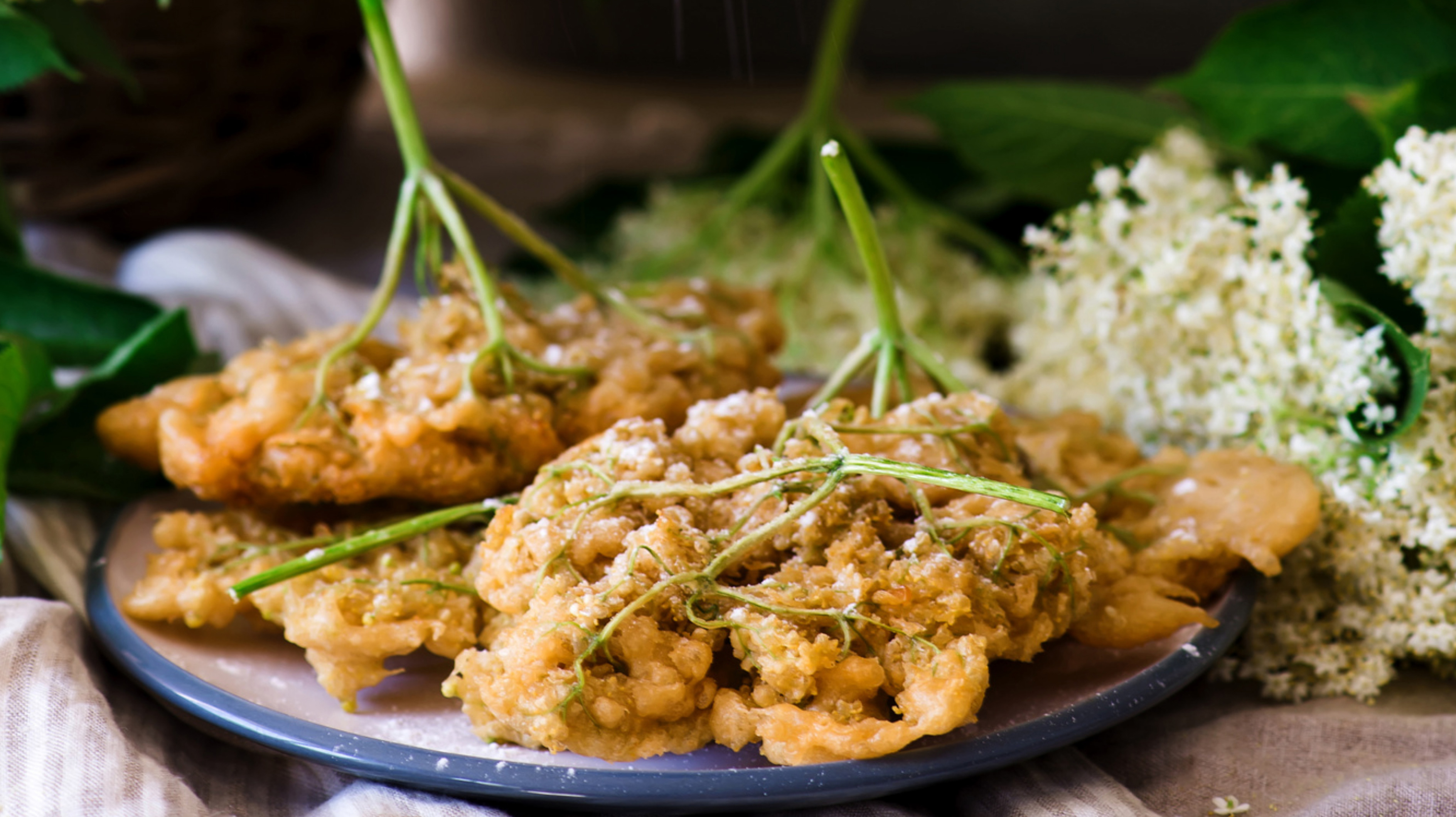 Frittierte-Holunderbl-ten-Kennst-du-schon-diesen-s-en-Sommer-Snack-