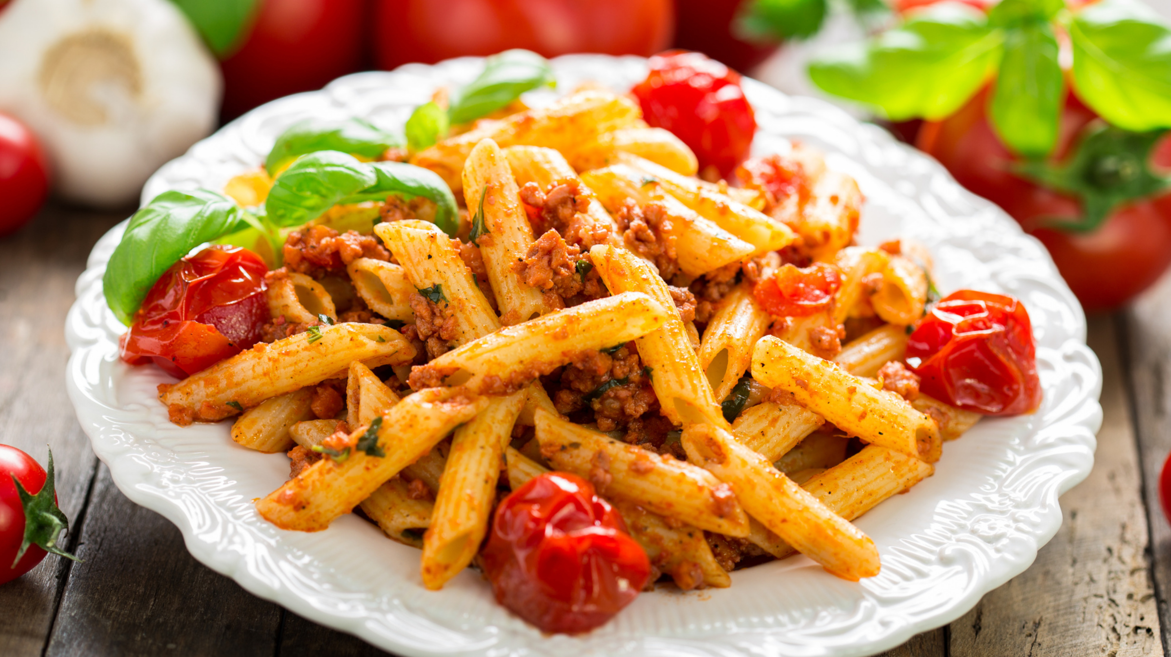 Mit-Hackfleisch-Dieser-Nudelsalat-Bolognese-Art-ist-der-Hit-beim-BBQ