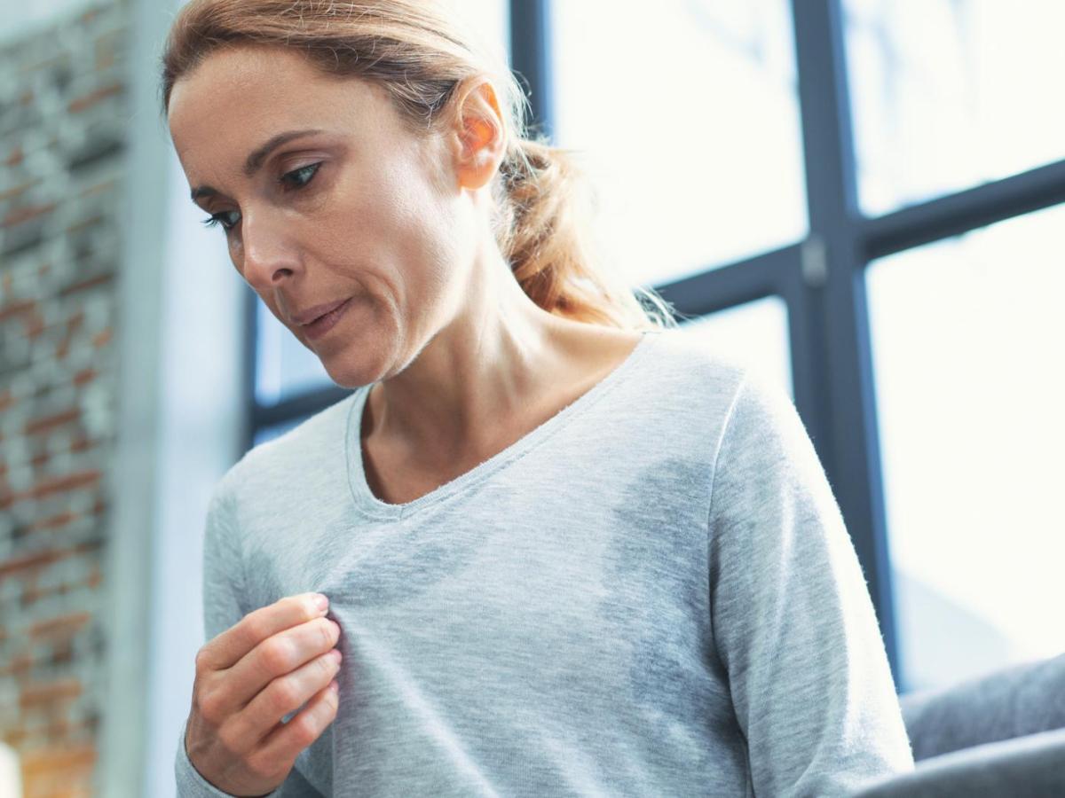 Gegen starkes Schwitzen: Diese Materialien sind perfekt für 30 Grad