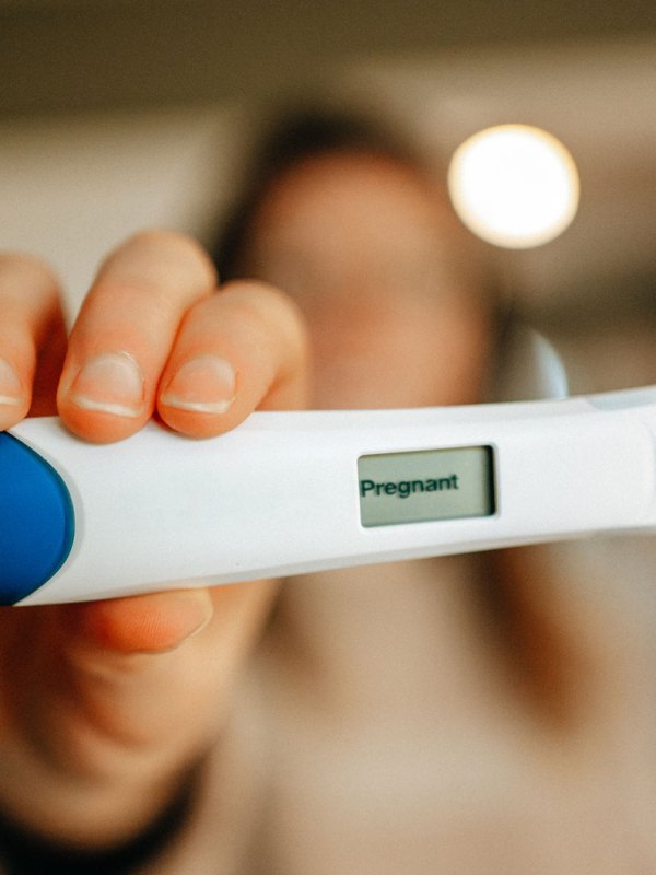 Positiver Schwangerschaftstest? Das musst du jetzt wissen!