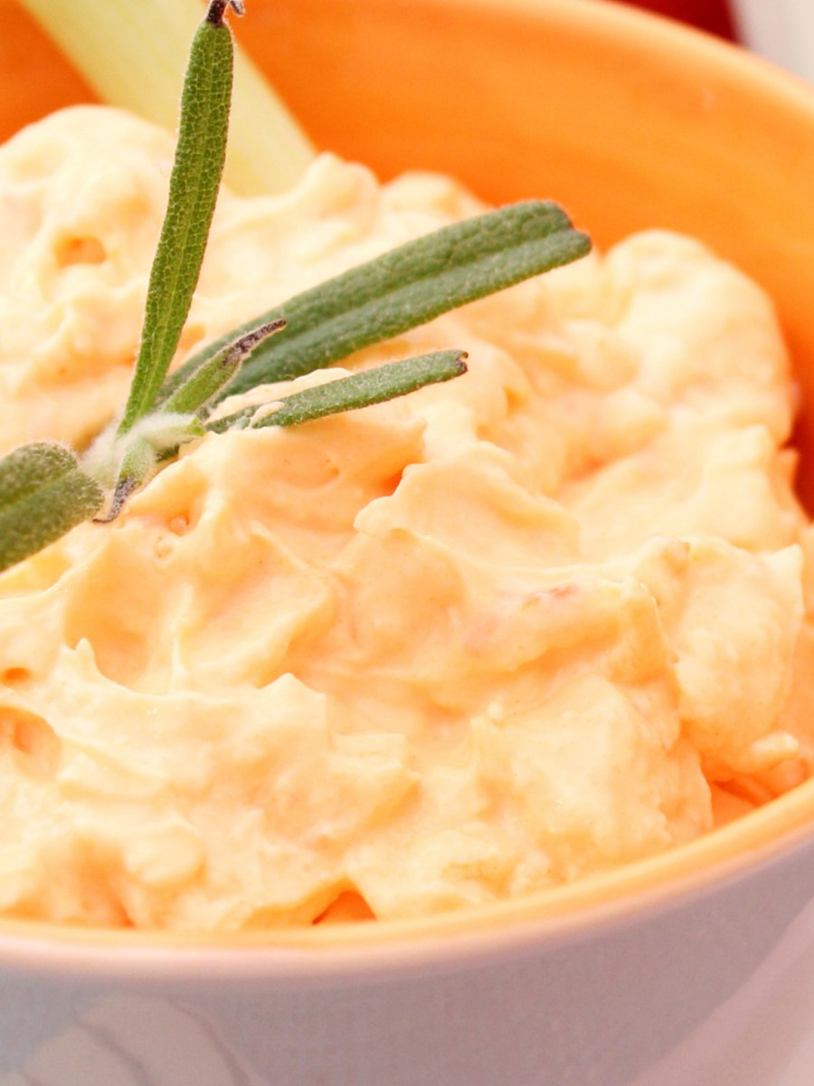 Für alle, die Kräuterquark satthaben: Türkischer Karotten-Dip mit Joghurt