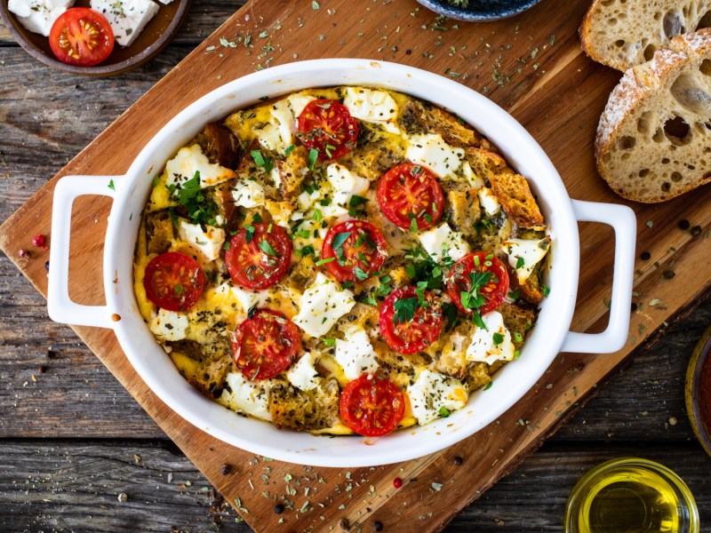 Geht ganz fix: unser Tomaten-Feta-Auflauf