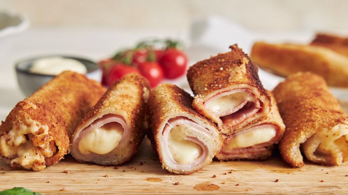 Außen knusprig, innen saftig: Toast-Röllchen mit Käse und Schinken