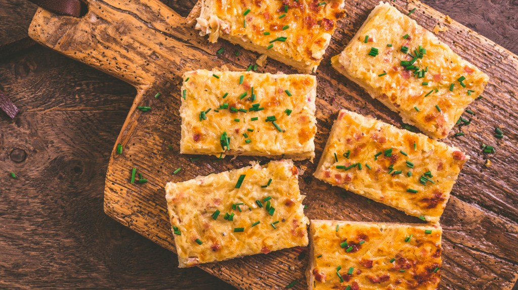 Zwiebelkuchen ohne Boden: Geniales Low-Carb-Rezept für den Herbst