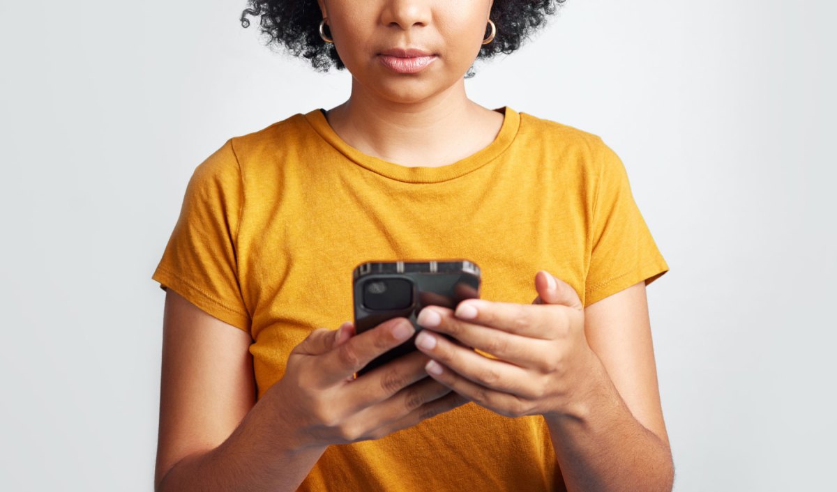 Frau mit einem Smartphone