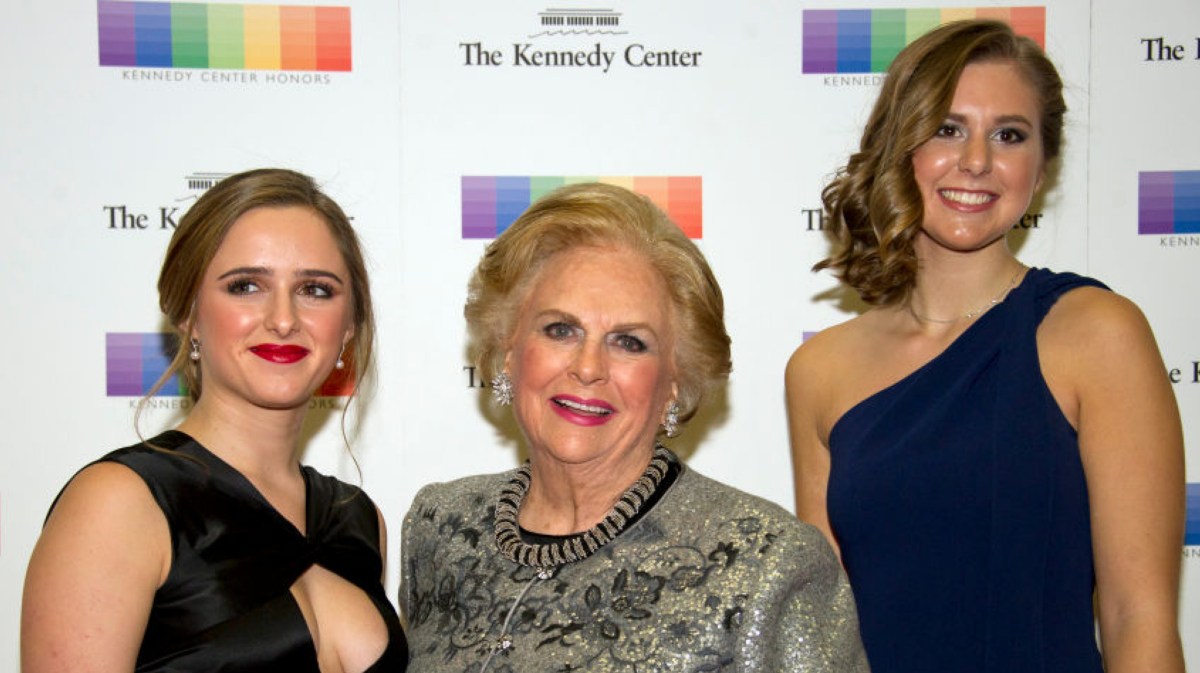 Jacqueline Mars und ihre Enkellinnen Graysen Airth und Katherine Burgstahler