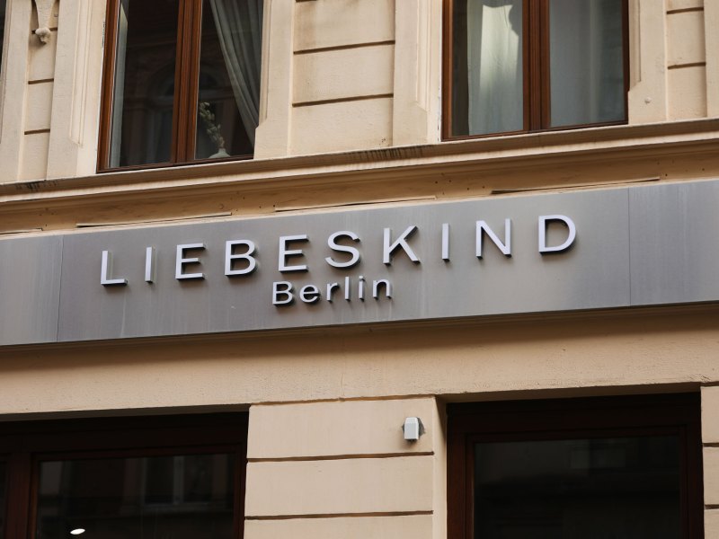 Liebeskind Berlin ist eins der beliebtesten deutschen Labels für Taschen und Schmuck.