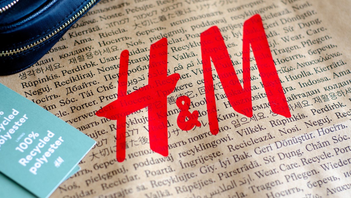 H&M Papiertüte mit Logo