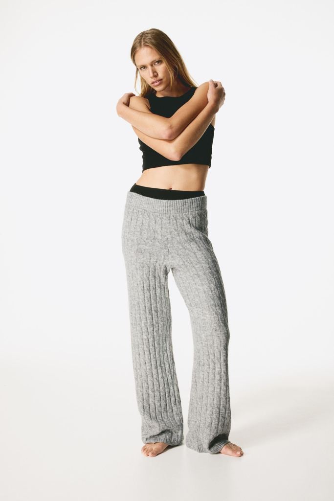 H&M Model mit Strickhose in Grau