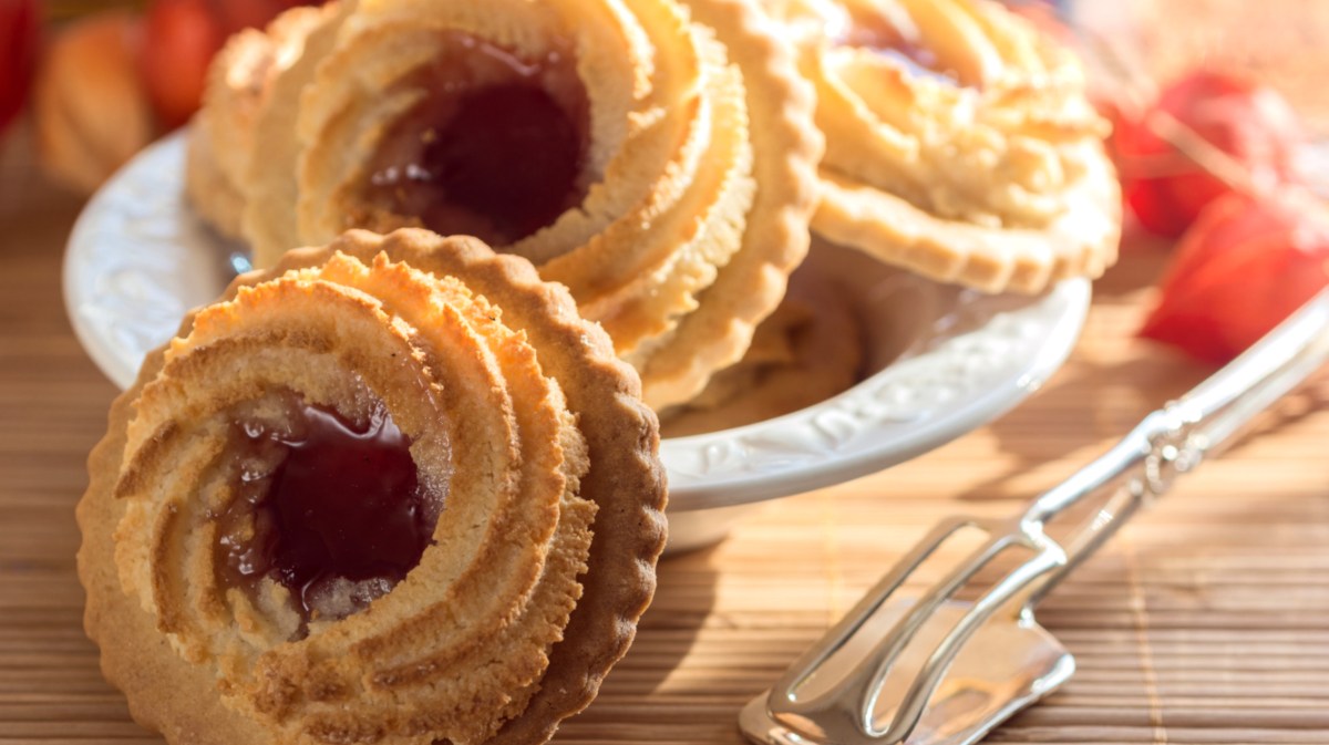 Marzipan Plätzchen mit Marmeladenfüllung