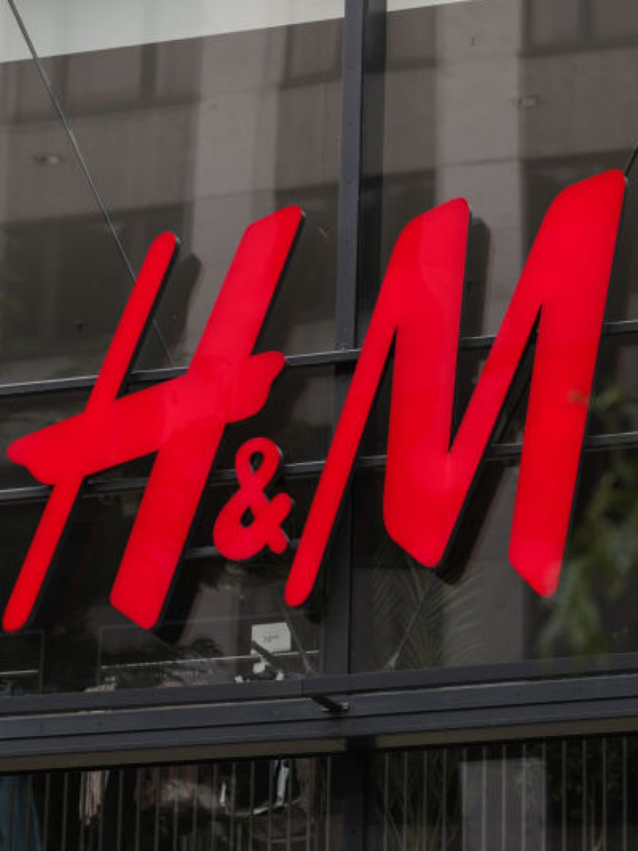Bei H&M gibt es den perfekten Pullover fürs Fest – ein edles Detail überrascht