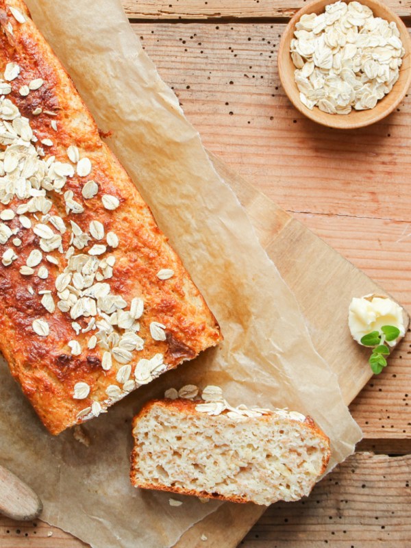 High Protein: Einfaches Rezept für ein gesundes Haferflocken-Quark-Brot