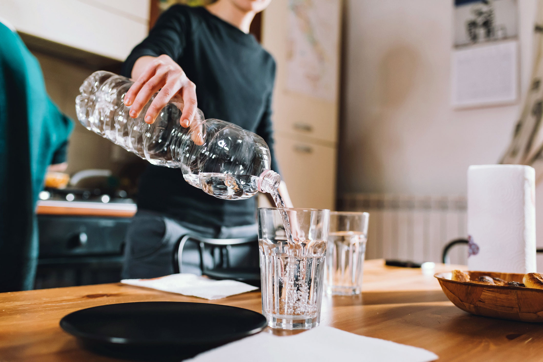 Abgestandenes Wasser trinken Kann Trinkwasser schlecht werden? gofeminin