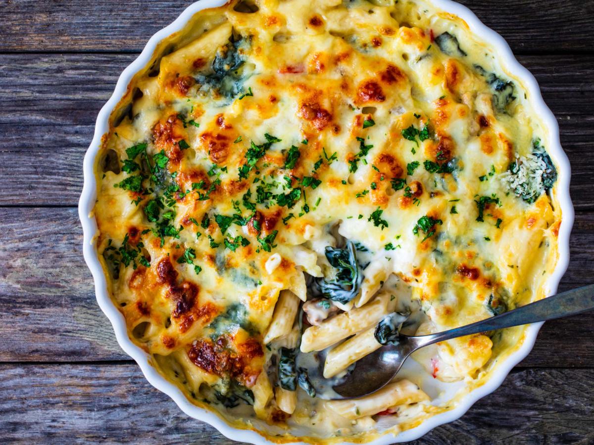 Nudelauflauf mit Hähnchen und Spinat: Das schmeckt der ganzen Familie!