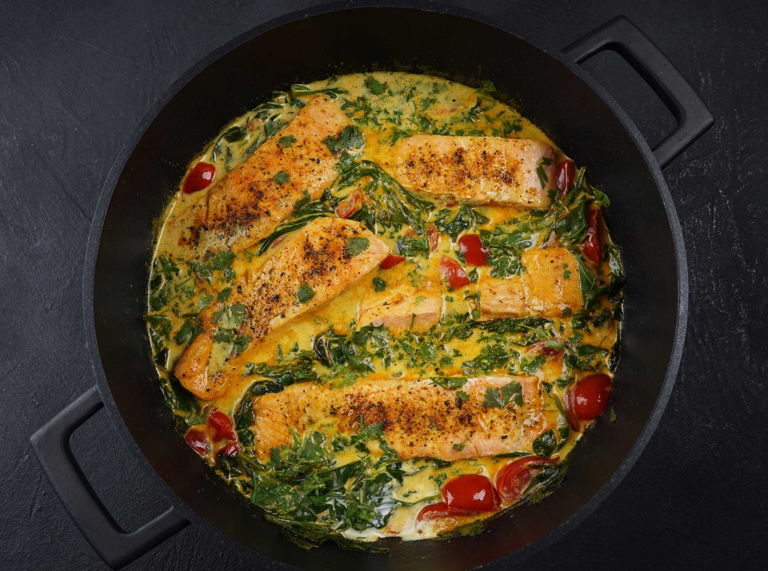Saftiger-Ofenlachs-mit-Spinat-Sahne-So-e-Ein-echter-Feierabend-Hit