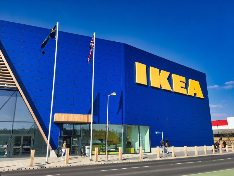 Das gelbe IKEA-Logo auf blauem Hintergrund.