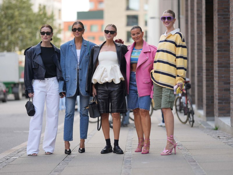 Bekannte Influencerinnen, die in stylischen Frühlings-Looks auf dem Weg sind zur Fashion-Week