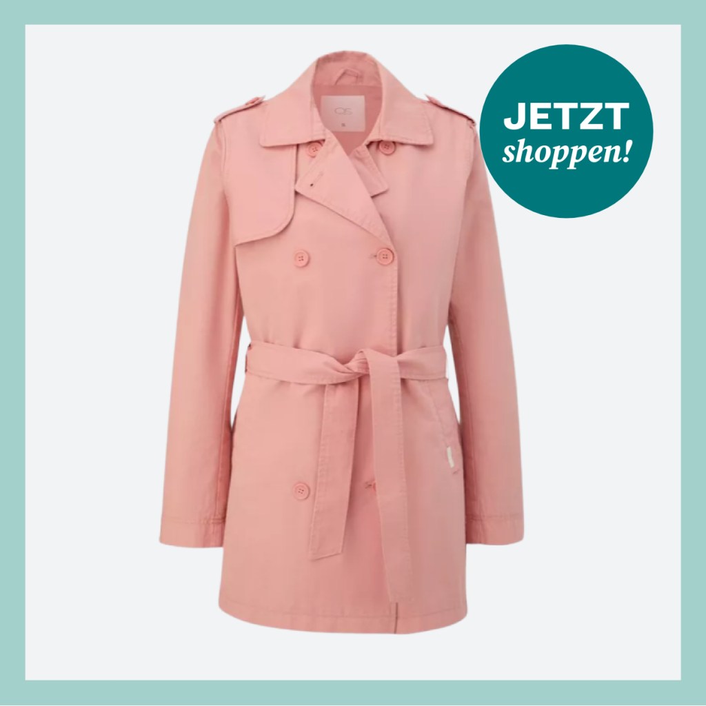 Trenchcoat in der Farbe "Pfirsich", der auf Höhe der Oberschenkel endet.