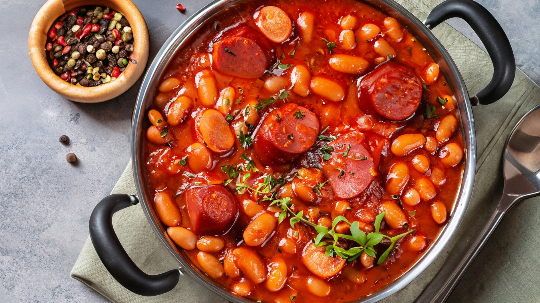 Lecker deftiges Abendessen: Weiße Bohnen-Eintopf mit Wurst - gofeminin