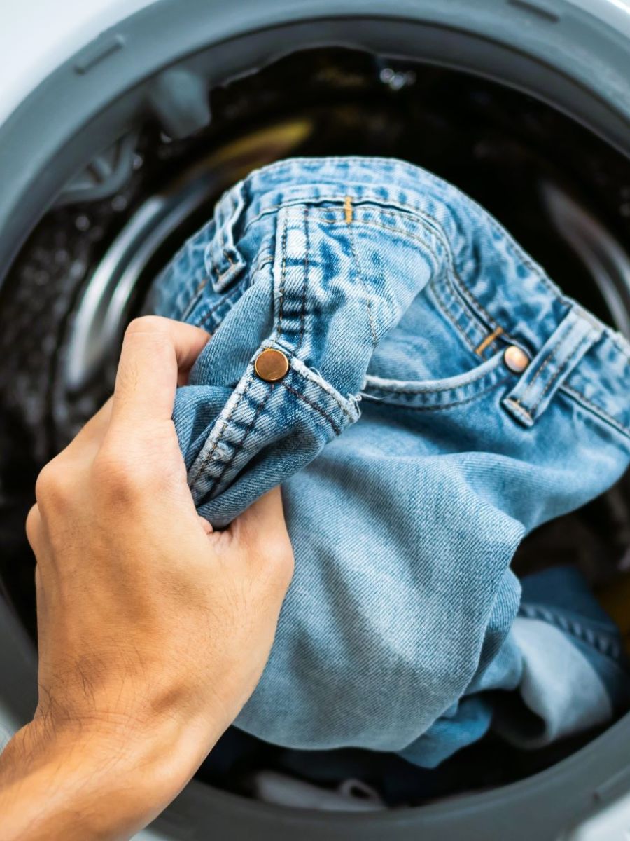 Waschmaschine: Diese 4 Wasch-Fehler ruinieren deine Jeans (Nummer 2 ist übel)
